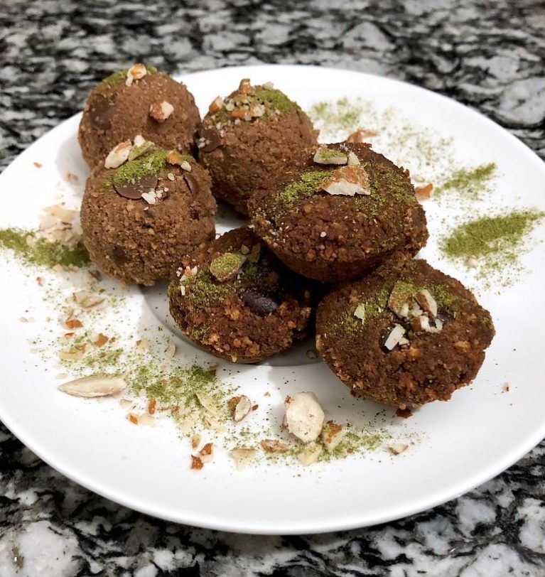 Bolitas energéticas de cacao, moringa y ciruela
